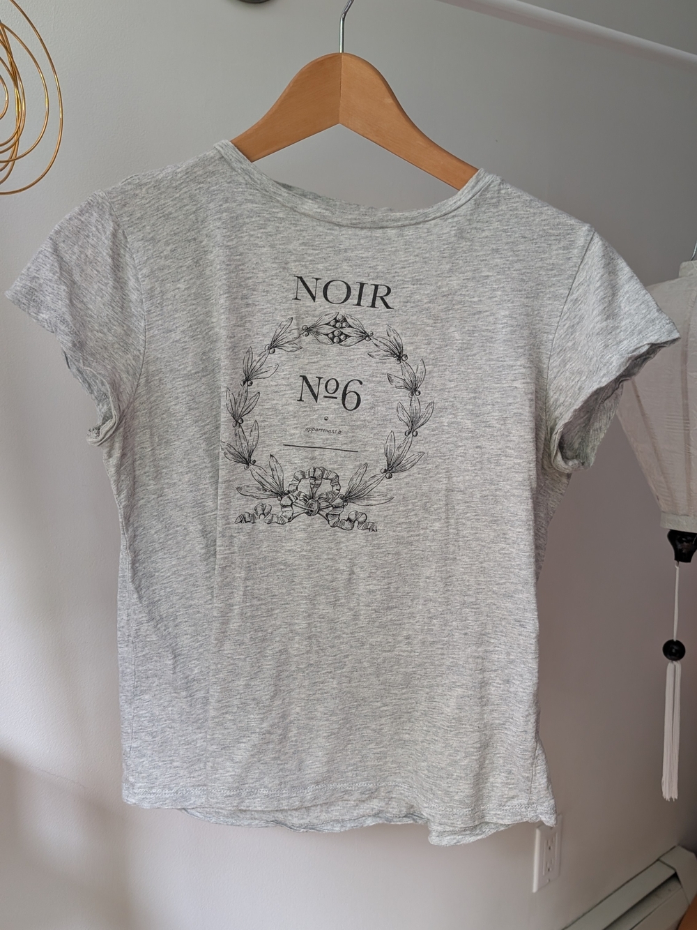 Joe Fresh Heather Gray Short Sleeve Tee with Noir N°6 Floral Graphic Size M